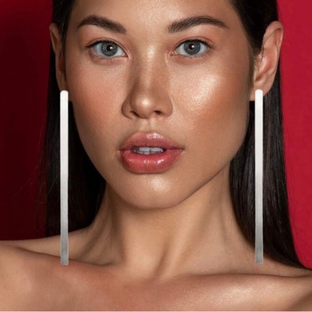 Gorgeous statement earrings 💕 - Picture 4 of 4